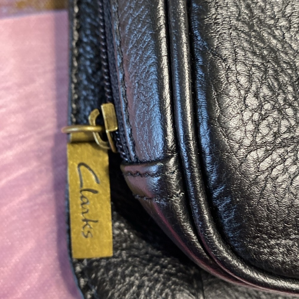 🖤🩵Unisex Clarks Crossbody Genuine Leather bag. - Picture 4 of 11